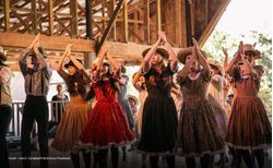 Appalachian Folk Dress of US: The Timeless Beauty of Quilted Skirts & Homespun Shirts