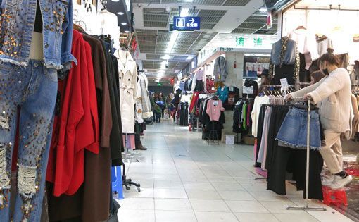 Beijing's fake market warns fake sellers