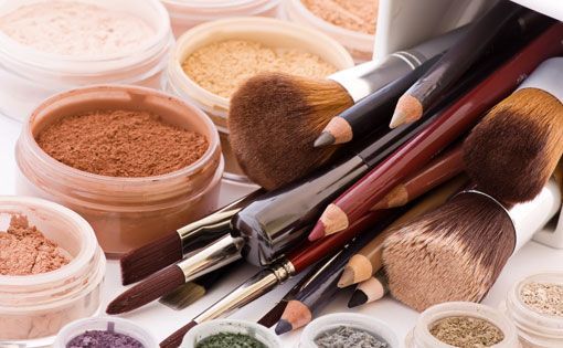 Mineral makeup - melange of science and beauty