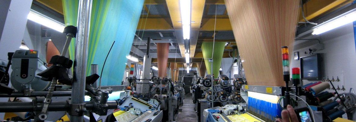 Textile looms Weaving at Top Speed Again
