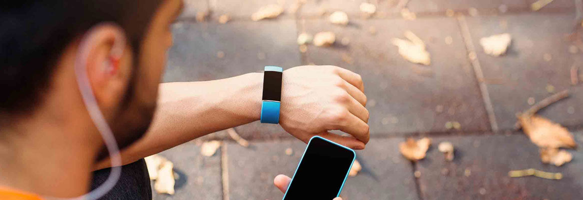 Wearable Health Systems: from smart technologies to real applications