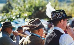 6 Innovative Ways to Leverage Custom Headwear in Fashion Branding