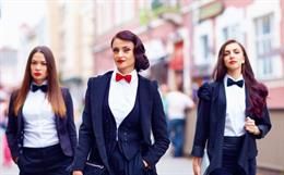 Fashionable and chic at work: 3 Stylisations