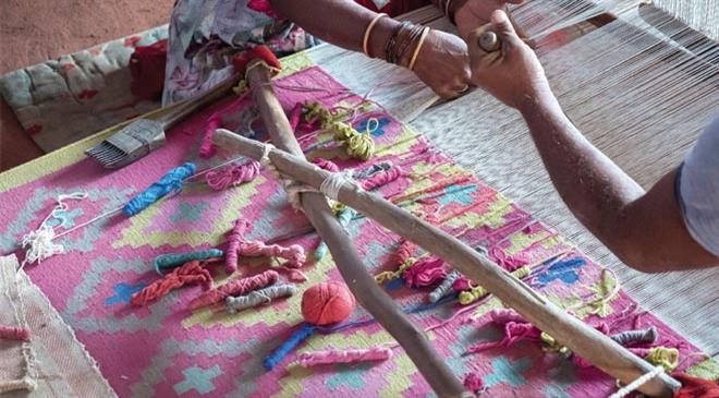 What is the market for handwoven as against machine woven carpets?