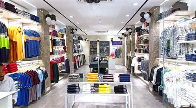 How does D'Cot maintain its competitive edge over other clothing brands in India and abroad?