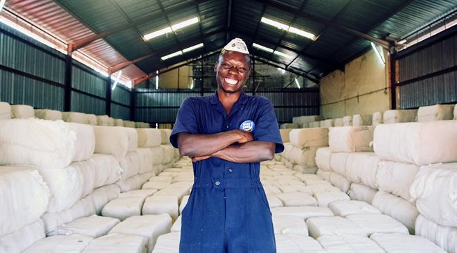 Engelbert Strauss Supports Cotton Farmers in Sub-Saharan Africa