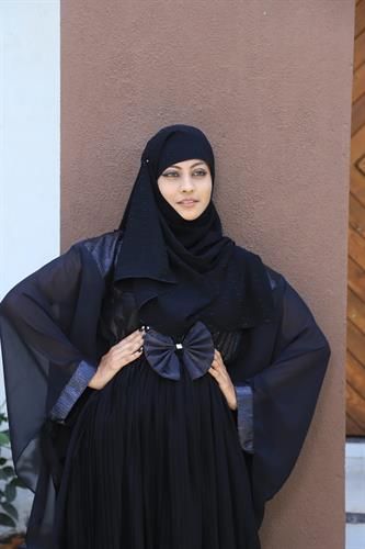 Women Elegant Black Embroidered Abaya