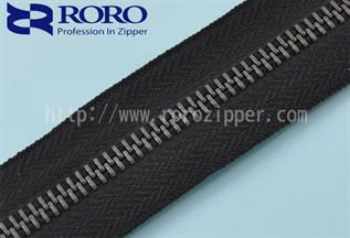 No.5 Eco-friendly Y teeth zippers