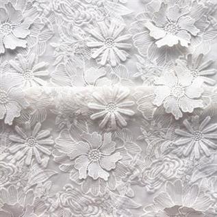 white cotton laces