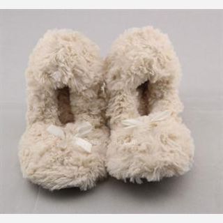 Kids, Upper: Rose fur / Insole: Rose fur / Lining: Rose fur/ Outsole:Synthetic suede/Ornaments:elast