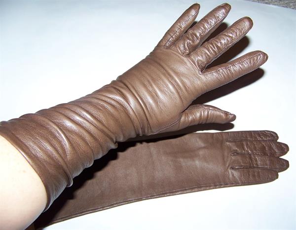 Leather Gloves : Men, Women, Size: 700-800 mm long Suppliers