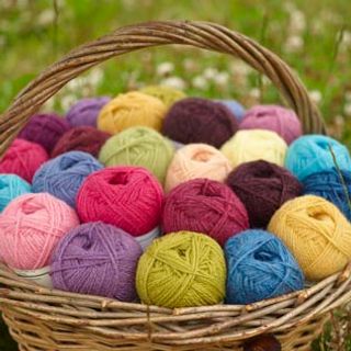 Dyed, For fabric making , 18 to 24 Micron, 100% Spun Wool