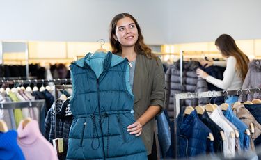 Weather & budget uncertainty push UK retail footfall...