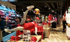 UK retail footfall drops 4.7 per cent in rain-hit February