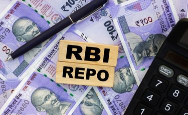 Indian central bank keeps repo rate unchanged at 5.25%