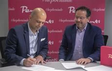 My Size CEO Ronen Luzon and Penti Giyim’s CEO Mert Karaibrahimoğlu sign licensing agreement for MySizeID. Pic: Business Wire