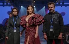 Malaika Arora Khan walking for Diyarajvvir at Lakme Fashion Week WF 2019. Pic: LFW