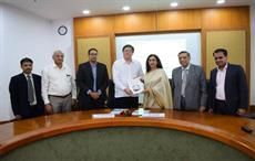 Guillermo Acevedo, Executive Director, WTC Medellin and WTC Cali; Rupa Naik, Senior Director, WTC Mumbai exchanging MOUs. Pic: WTC