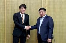 JETRO’s chief representative Nakajima Takeo (Left) and Vietnamese minister of planning and investment Nguyen Chi Dung (Right). Pic: Ministry of planning and investment, Vietnam
