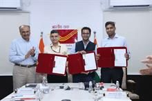 India Post signed an agreement with Shiprocket’s CEO and cofounder Saahil Goel (third from left) in the presence of Alok Sharma, director general, Postal Services (L). Pic: Twitter/@devusinh
