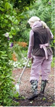 Garden Girl USA unveils women gardening clothes line