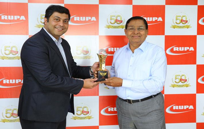 India Rupa Bags Most Promising Brand Award From Economic Times Apparel News India rupa bags most promising brand award