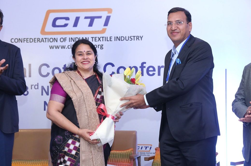 Roop Rashi (L), IA&AS Textile Commissioner, Government of India being felicitated by Sanjay Garg, President, NITMA during CITI