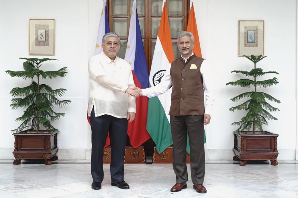 Philippine foreign affairs secretary Enrique A Manalo (Left) and Indian external affairs minister S Jaishankar. Pic: Dr. S. Jaishankar/Twitter