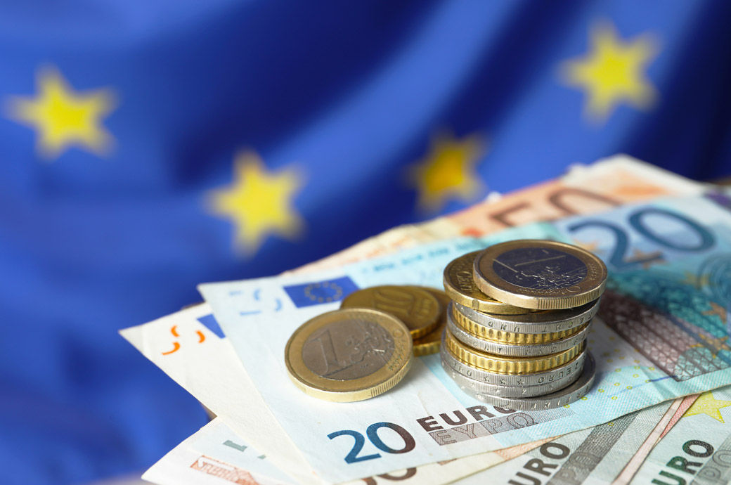 EU headline inflation to dip from 2024