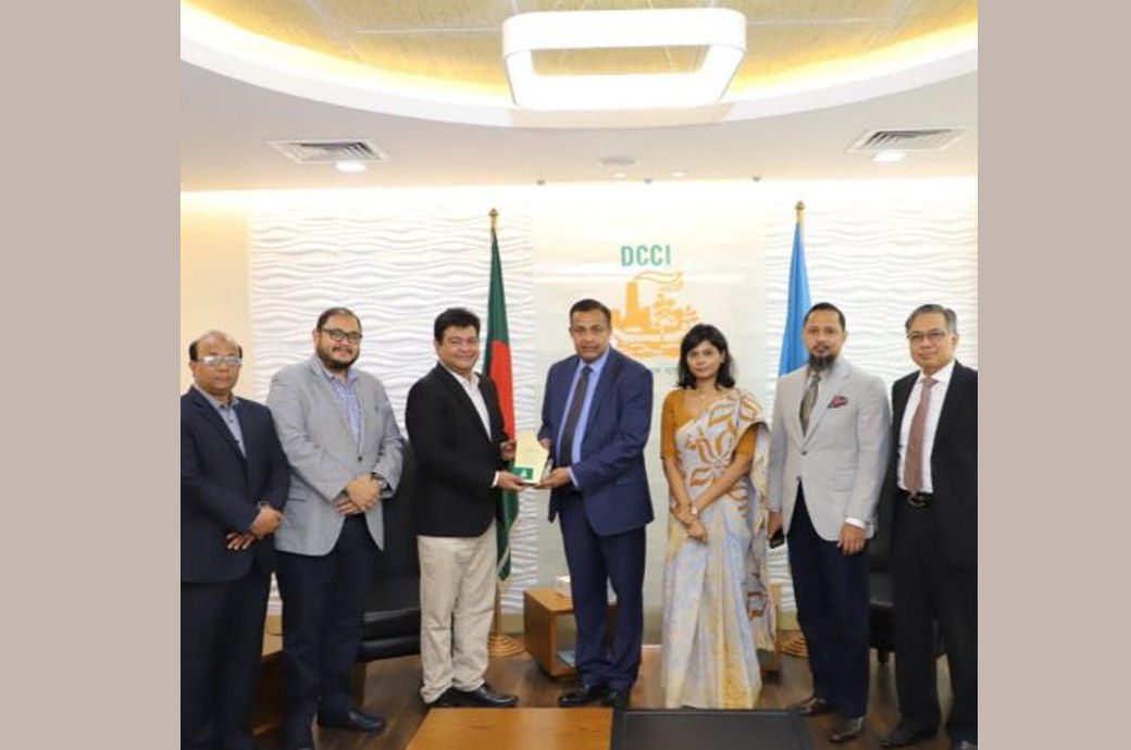 Sri Lankan envoy discuss economic ties with DCCI president