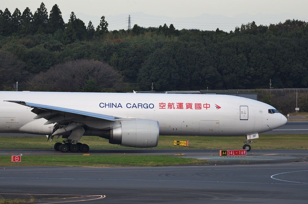 China's air cargo volumes surge 19.3% in Jan-Oct 2024