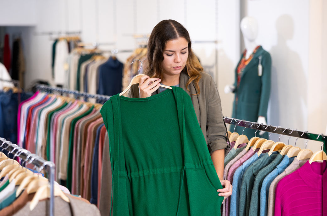 Tough time for UK retailers this Christmas; retail footfall drops YoY