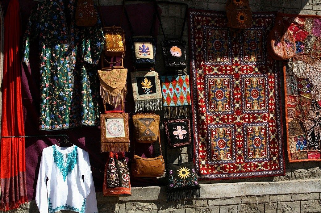 Kashmir’s KCCI, Indian textiles secretary discuss handicrafts sector