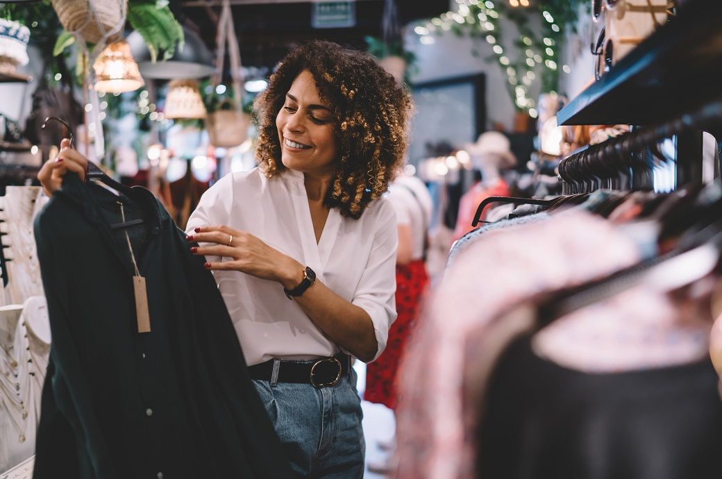 Average holiday budgets in US drop 10.2% in 2025: JLL
