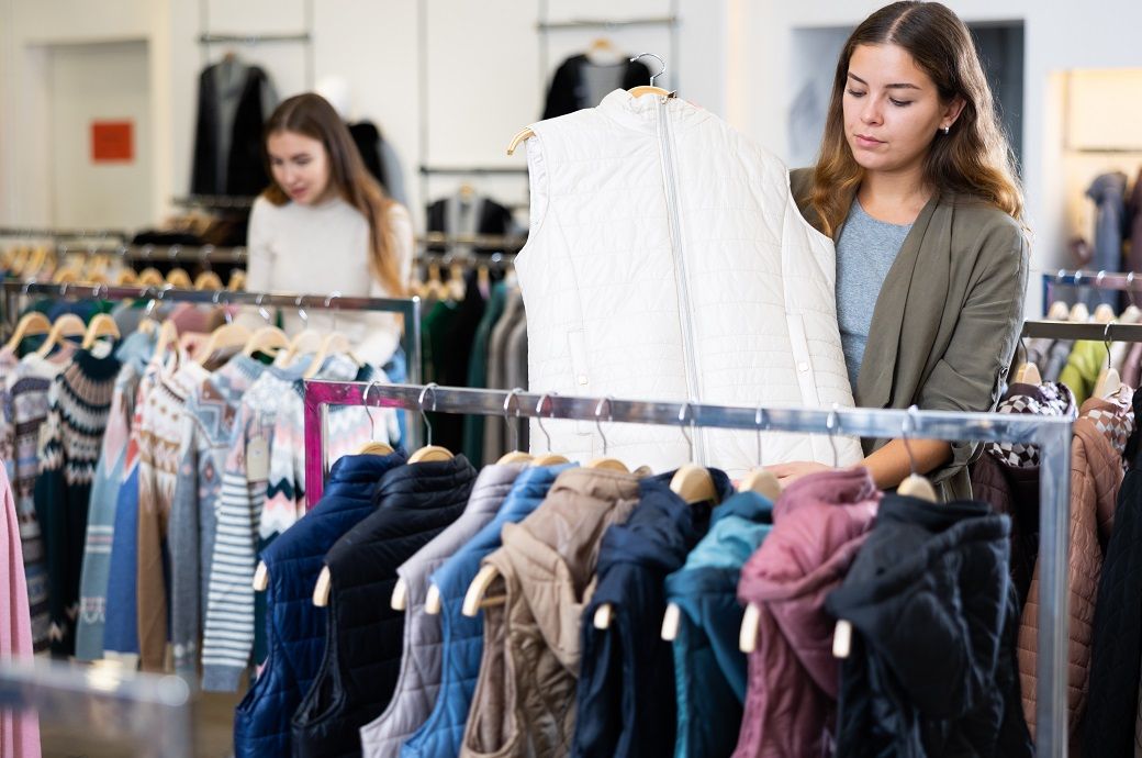 US apparel spending up 9% despite weak confidence, govt shutdown