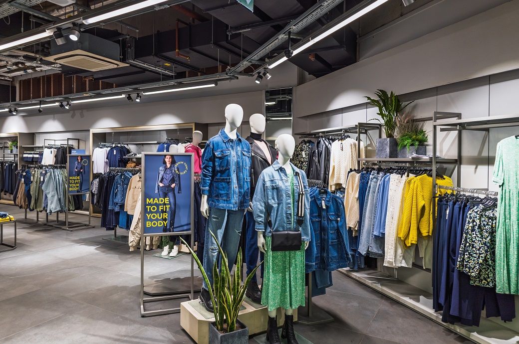 UK retail volumes increase as growth outpaces inflation in August