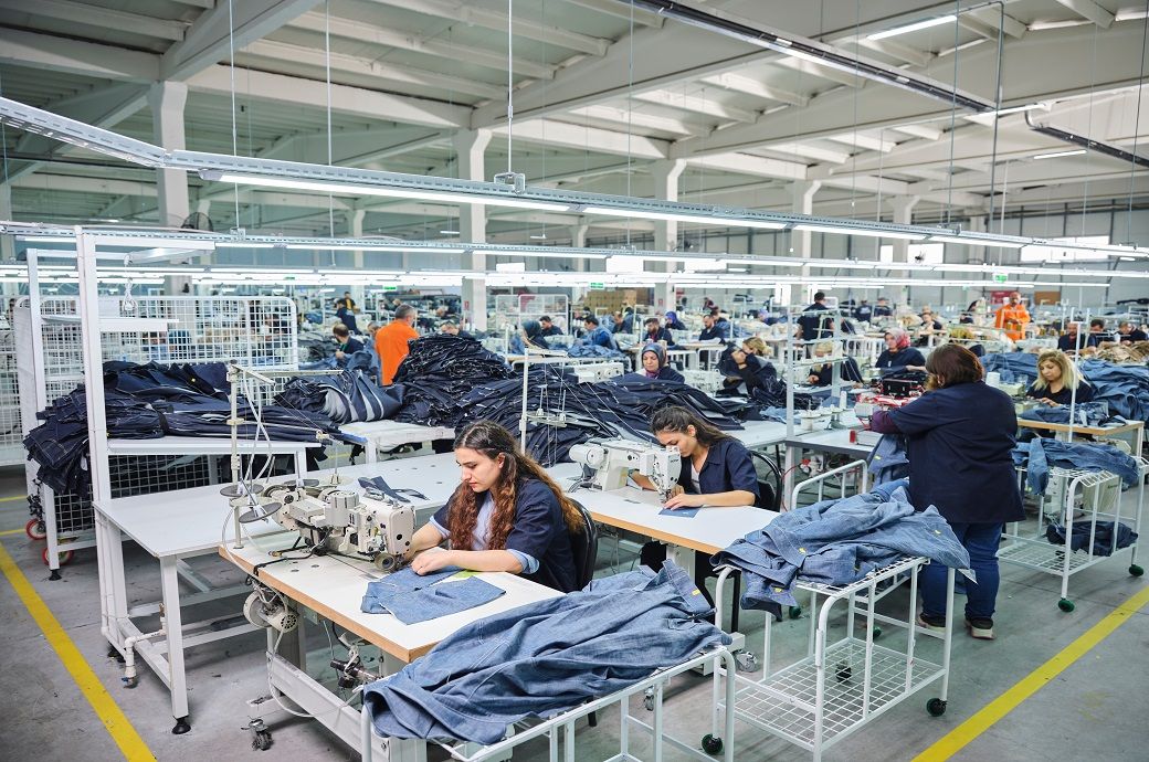 Turkiye's industrial production up 2.9% YoY, down 2.2% MoM in Sep 2025