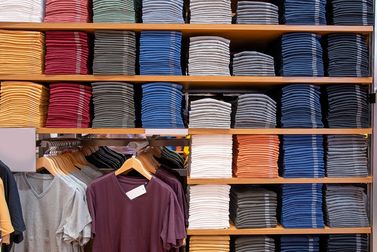 UK clothing exports rise 2.7% to in Nov 2025