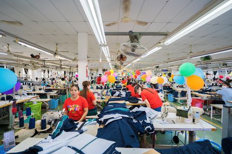 Why are Vietnam textile stakeholders at odds over shorter workweeks?