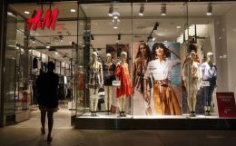 World's second-largest apparel retailer Hennes & Mauritz wary of entering in India