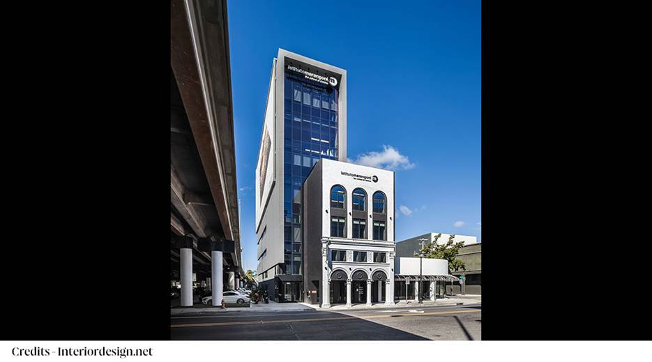 A building with a large window
Description automatically generated with medium confidence