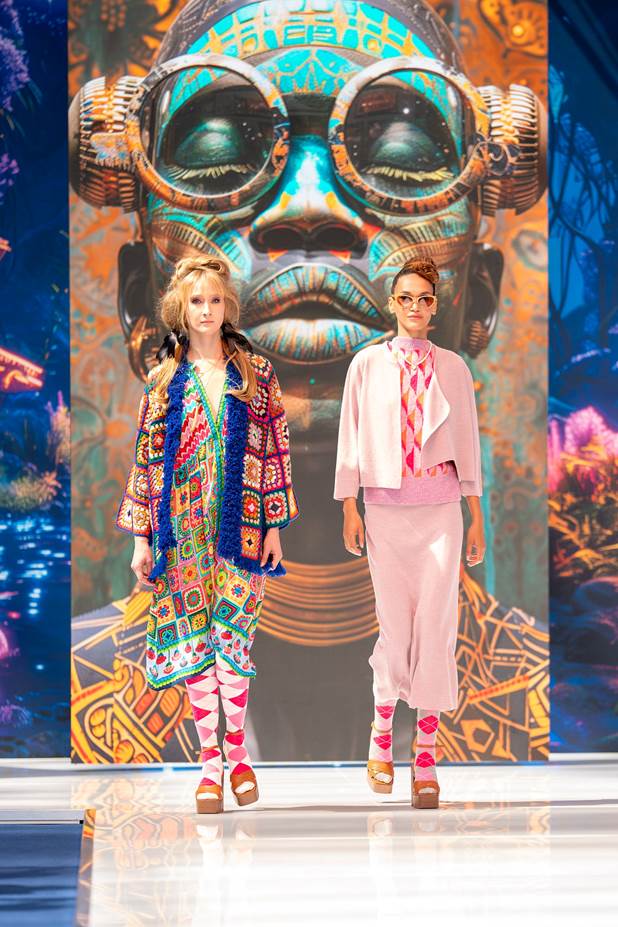 Two women on a runway

AI-generated content may be incorrect.