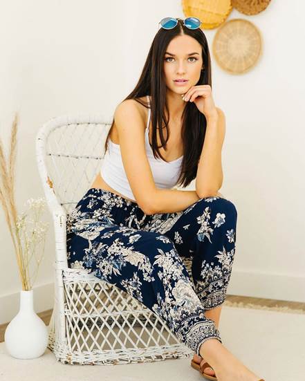 A person sitting on a chairDescription automatically generated with medium confidence