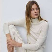 A person sitting on a couchDescription automatically generated with medium confidence