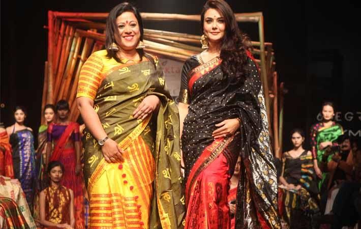 Sanjukta Dutta and Preity Zinta at Lakme Fashion Week 2017. Courtesy: Sanjukta