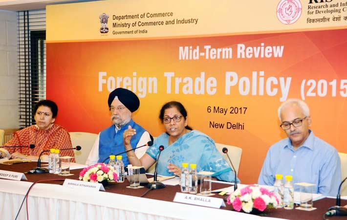 Minister of state for commerce and industry Nirmala Sitharaman interacting with the media on mid-term review of Foreign Trade Policy 2015-2020, in New Delhi. Courtesy: PIB