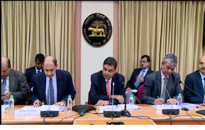 RBI Governor Urjit Patel (Centre) and other officials at the Third Bi-Monthly Monetary Policy Press Conference; Courtesy: RBI