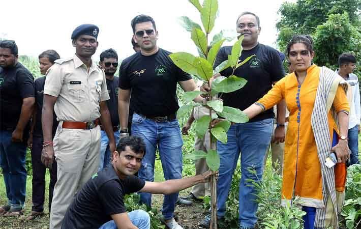 Viral Desai (2nd left standing) during tree plantation drive. Courtesy: Zenitex