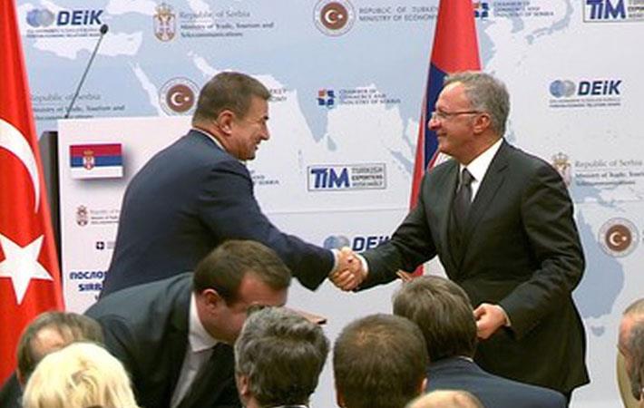 Serbian economy minister Goran Knezevic (left) and Taypa president Mesut Toprak after signing the MoU. Courtesy: Serbian Government/SeeNews