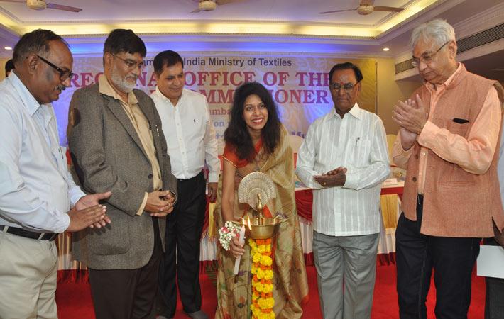 Dr Kavita Gupta inaugurating Buyer Seller Meet (B2B) and Powerloom Textile Exhibition 